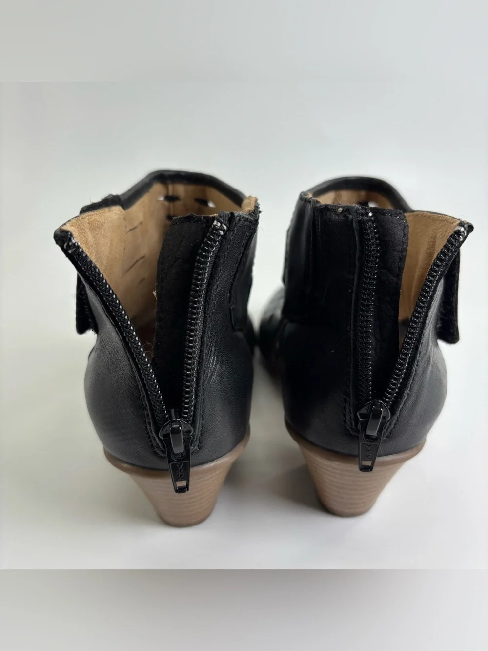 Earth Vicki black leather comfort heels 7 open toe bootie